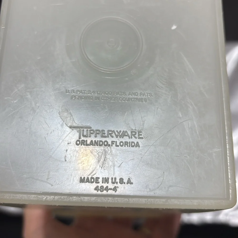 Tupperware 484-4 With Lid 486-1  8 x 4 x 5.5